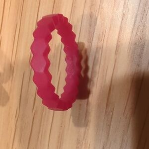 Qalo Size 7 Women's Silicone Workout Rings